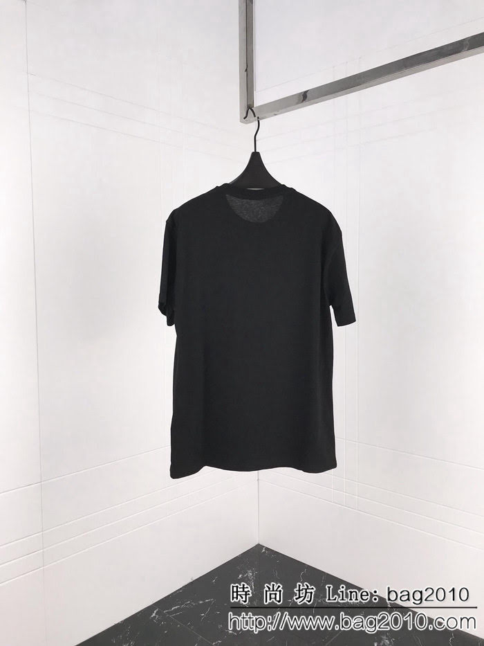BURBERRY巴寶莉 19早春新款 大字母“TB”貼布刺繡標識 純棉面料 高版本情侶款 ydi2262